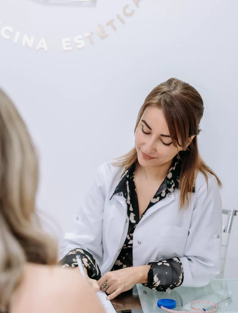 Consulta de nutrição personalizada no Centro de Estética Leontina Santos com a Dra. Paula Valente